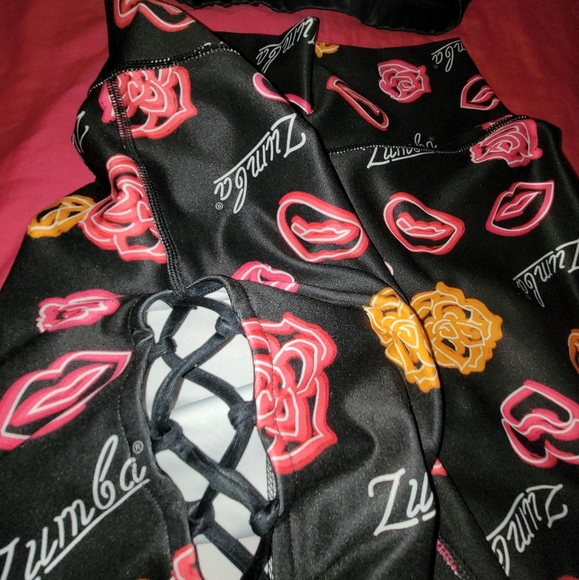 Zumba Outfit Top and Leggings Black with Kisses, Zumba letters M - Picture 10 of 14